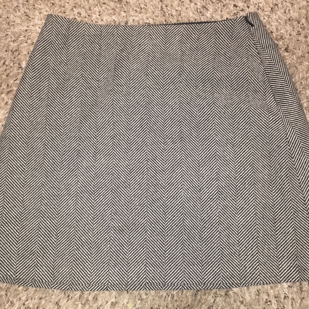 The Limited black/white patterned skirt